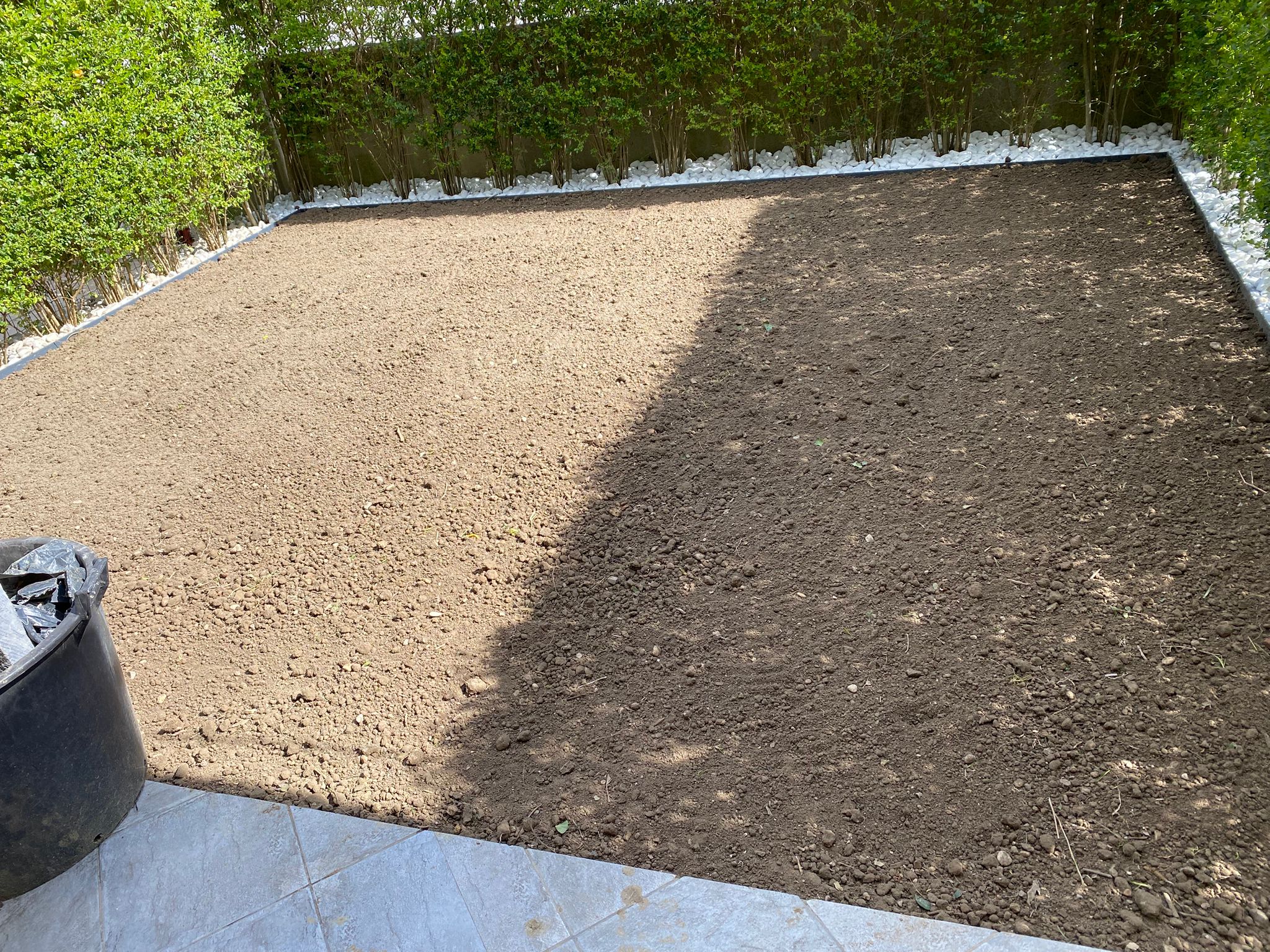 Preparazione terreno per semina prato